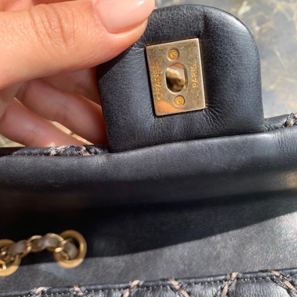 %100 authentic Chanel Bag ! - Picture 5 of 8